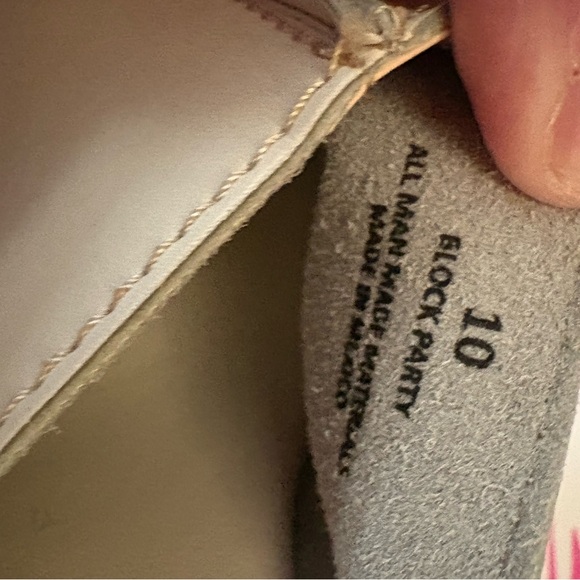 New Women's Cream Platform Clogs - Picture 4 of 6